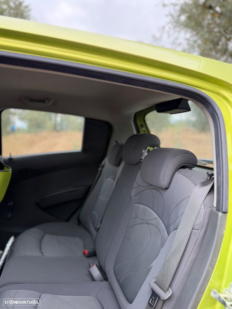 Chevrolet Spark 1.0 L - 8