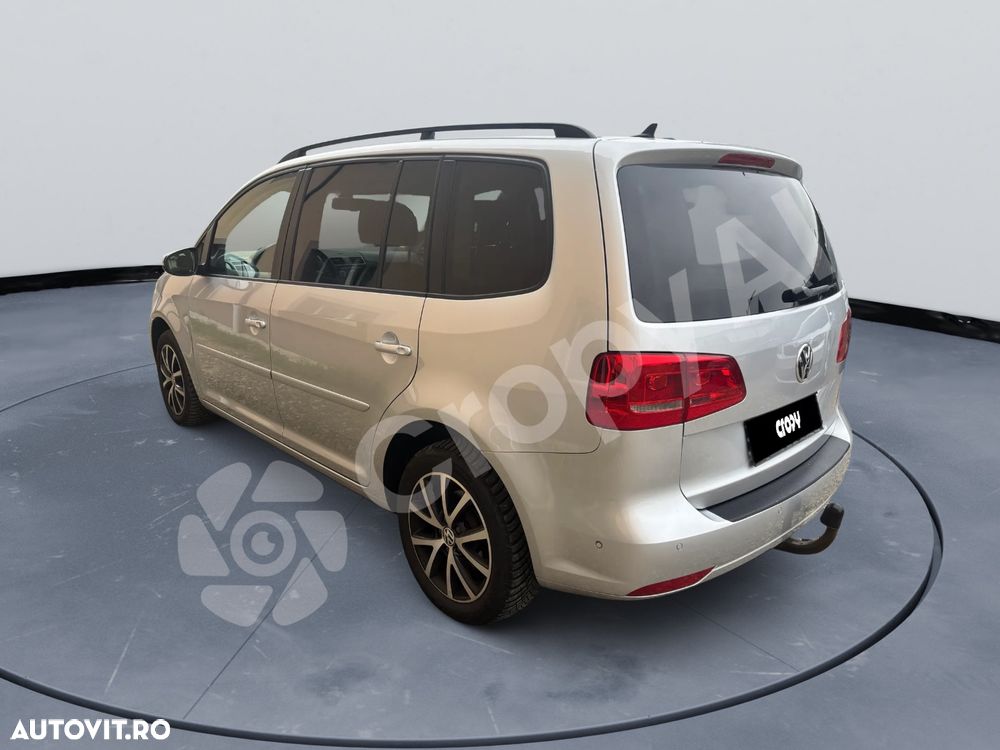 Volkswagen Touran 1.6 TDI DPF BlueMotion Technology DSG Comfortline - 4