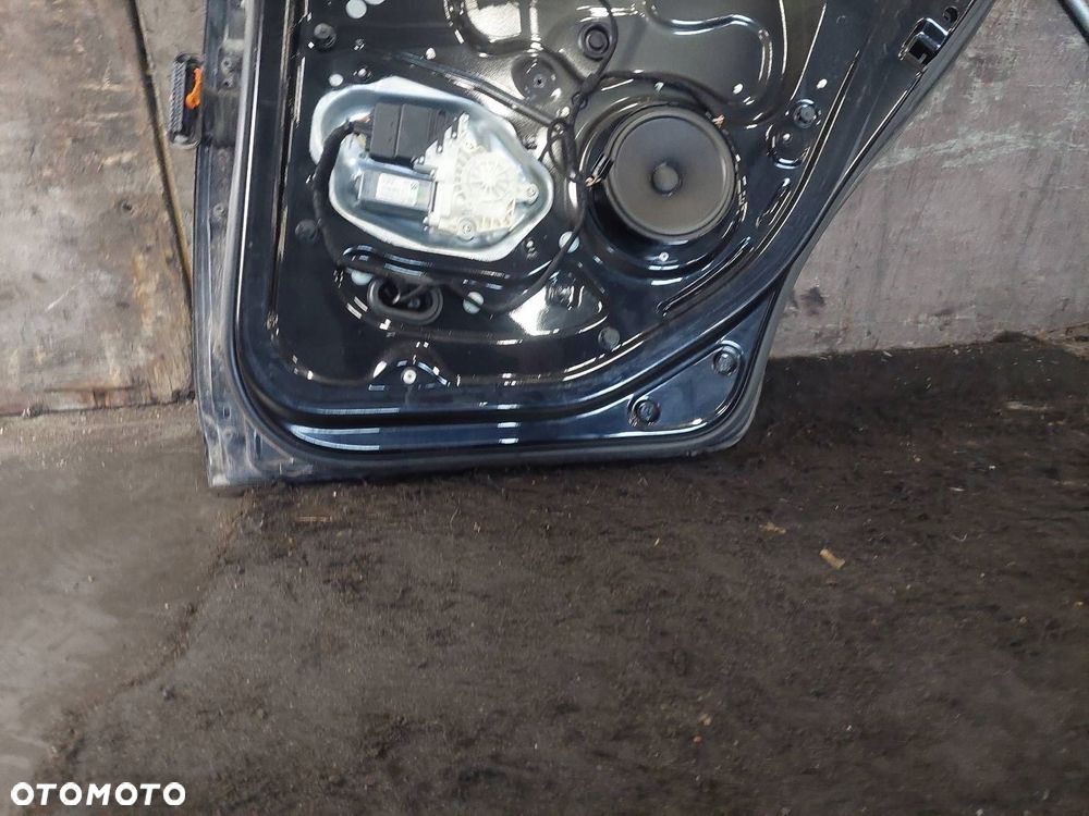 DRZWI KOMPLETNE PRAWY TYŁ VOLKSWAGEN JETTA V 5 LC9X - 3