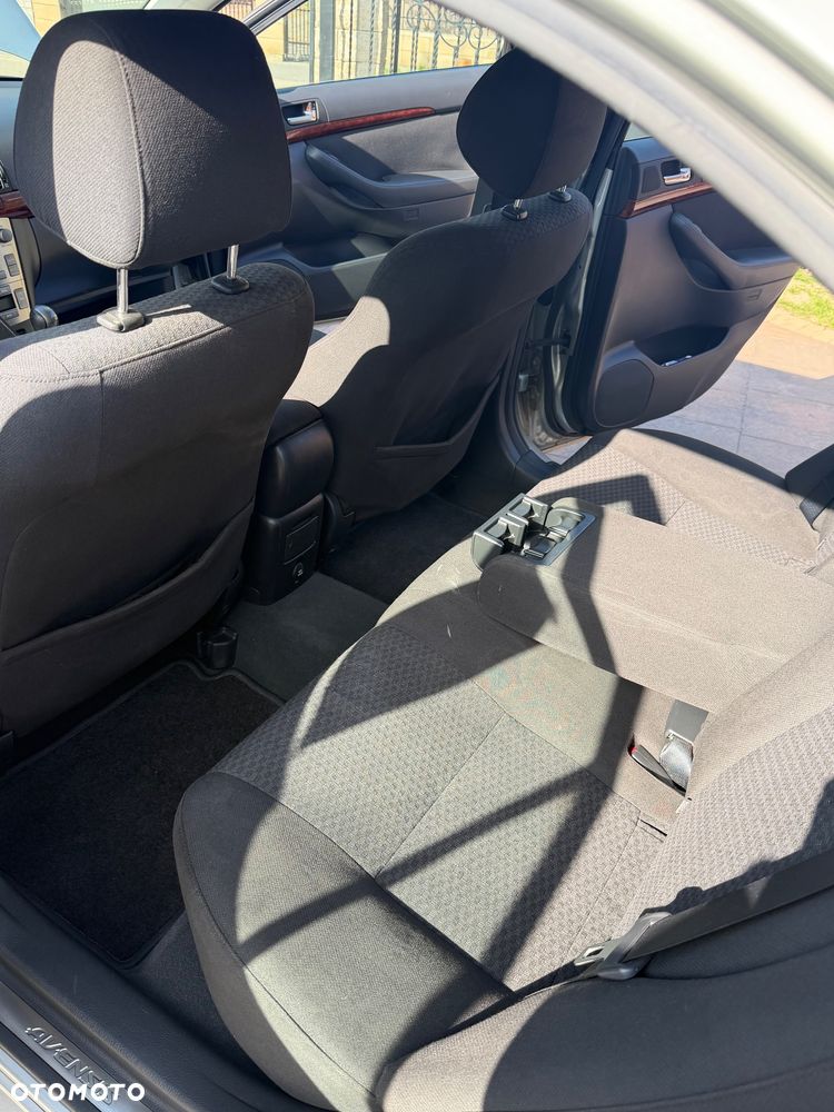 Toyota Avensis 2.0 D-4D - 9