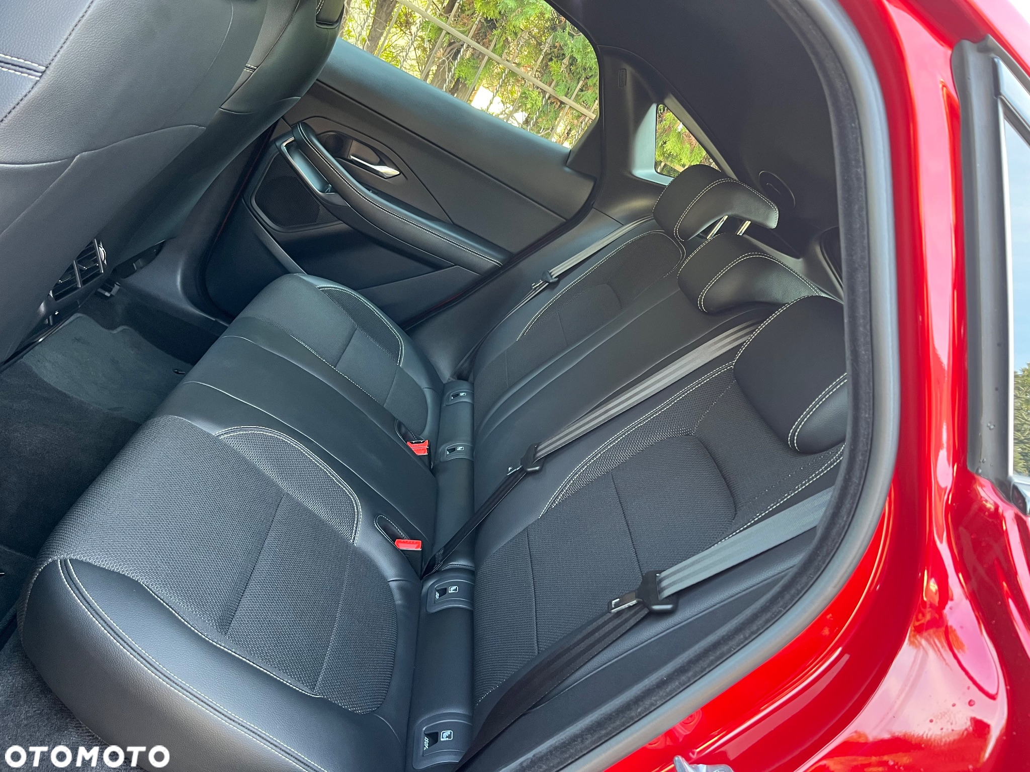 Jaguar E-Pace 2.0 i4D AWD R-Dynamic - 19