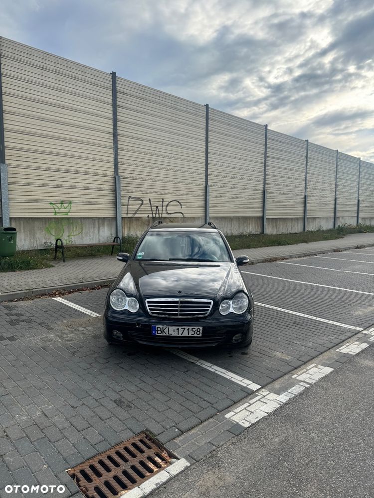 Mercedes-Benz C-Class 2005 photo 2