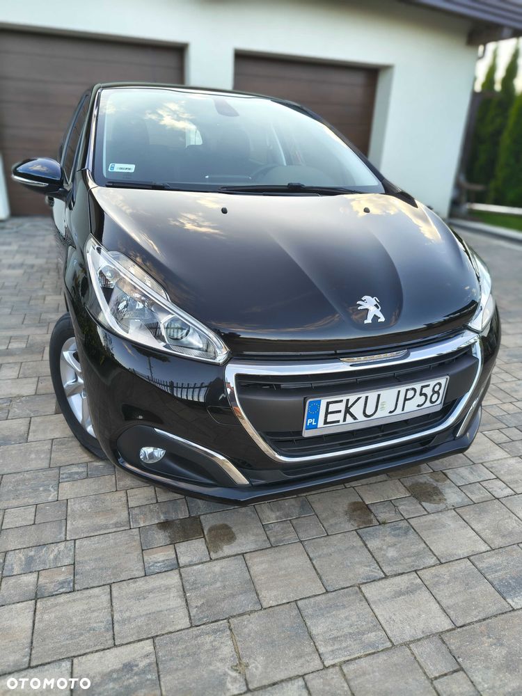 Peugeot 208 - 1