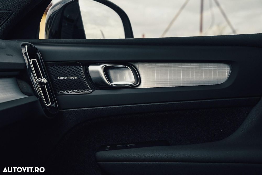 Volvo XC 40 Recharge T5 Twin Engine AT7 R-Design Expression - 26