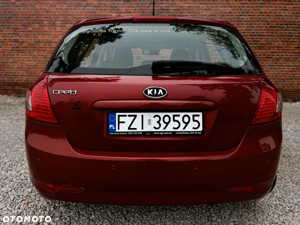 Kia Ceed - 32