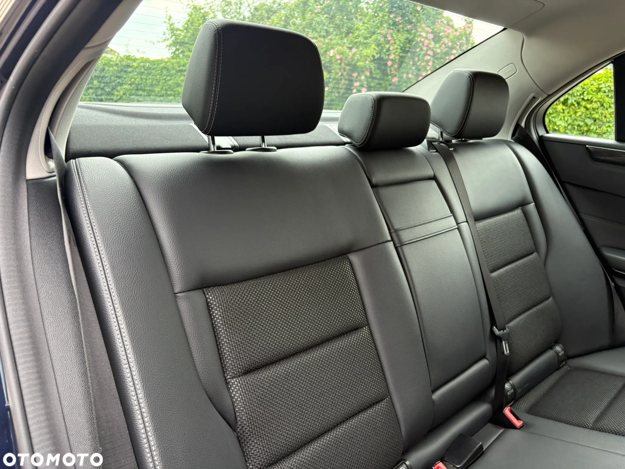 Mercedes-Benz Klasa E 300 T BlueTEC 9G-TRONIC - 19