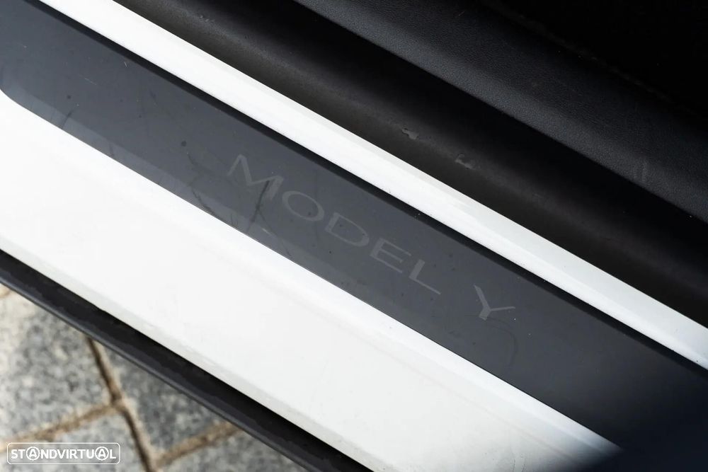 Tesla Model Y Long Range Dual Motor AWD - 52