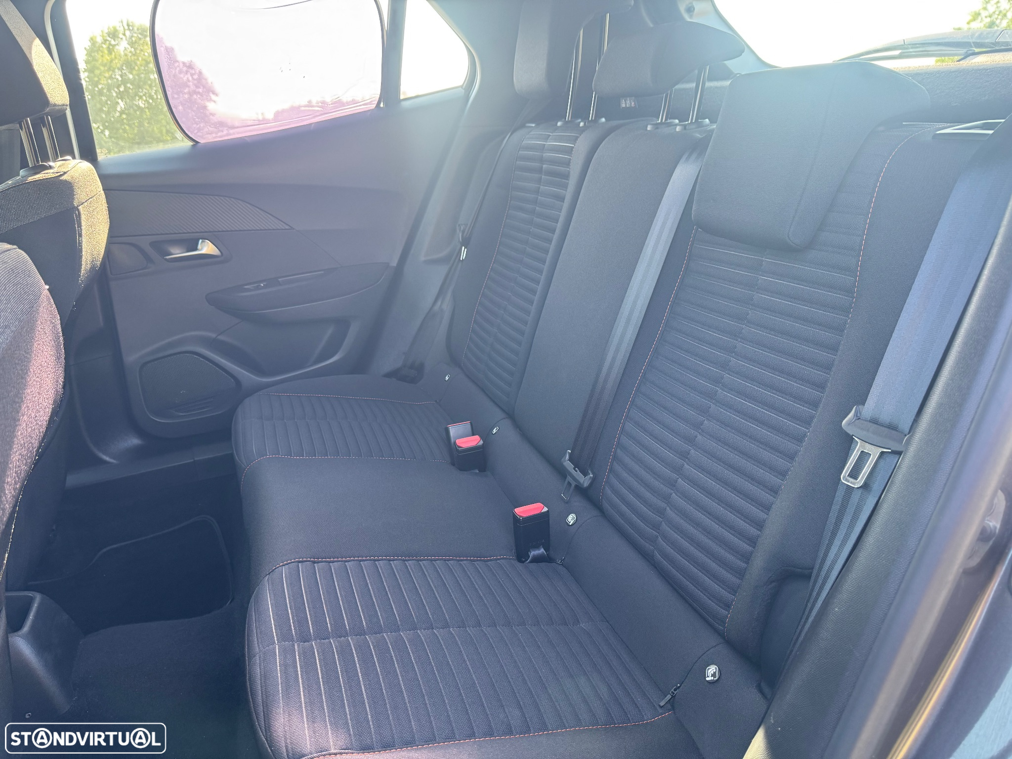 Peugeot 2008 1.2 PureTech Active Pack EAT8 - 10
