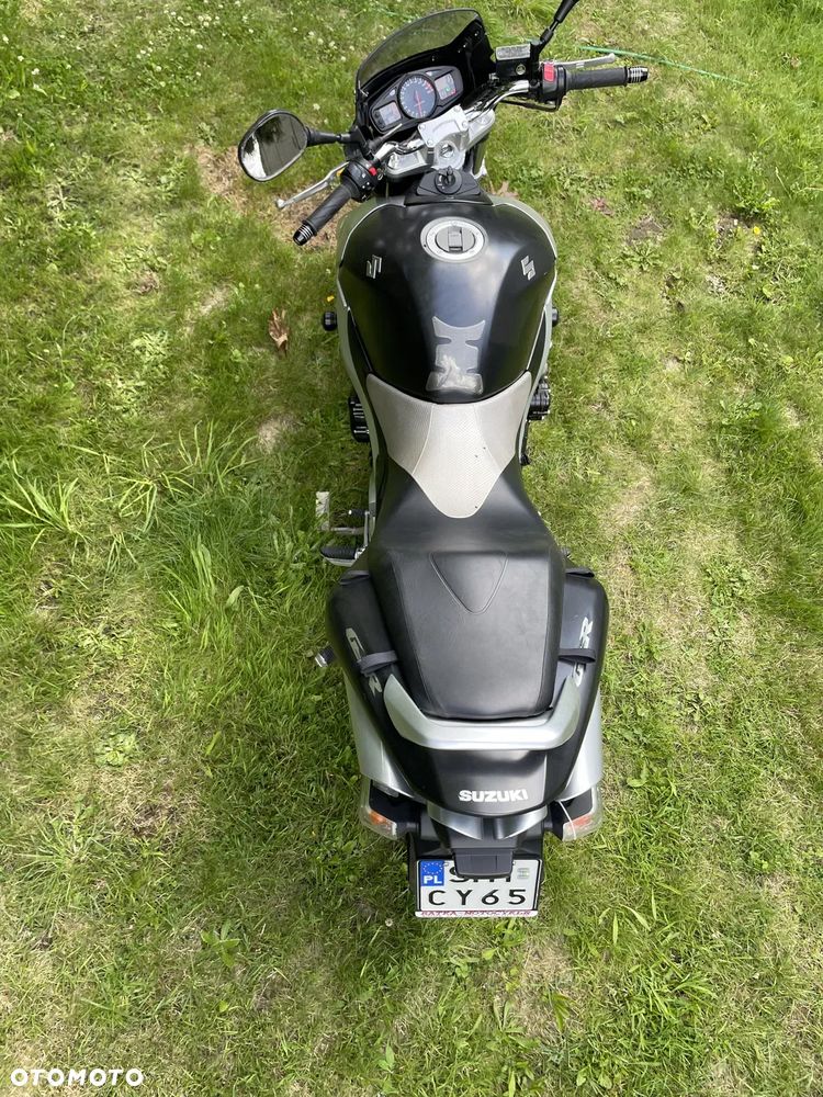 Suzuki GSR - 3