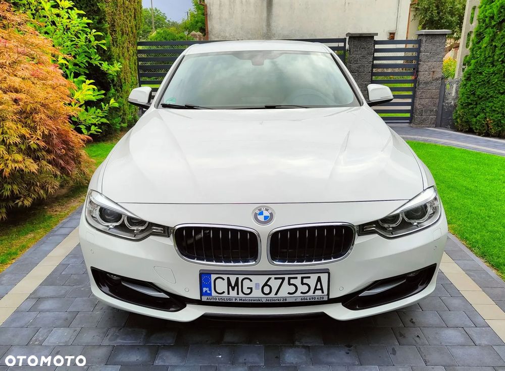 BMW Seria 3 2012 photo 2