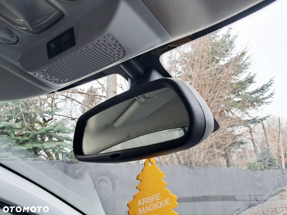 Peugeot 2008 BlueHDi 100 STOP & START Allure - 23