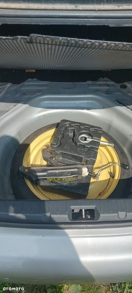 Toyota Corolla 1.6 VVT-i Luna - 13