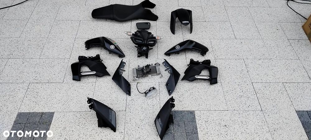 YAMAHA MT 125 MT125 2024 REFLEKTOR LAMPA CZASZA LICZNIK OWIEWKA CHŁODNICA ZEGARY LAMPA TYŁ - 1