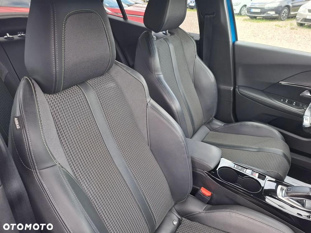 Peugeot 2008 PureTech 130 EAT8 GT - 29