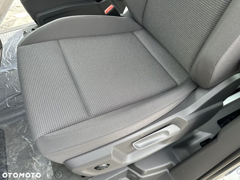 Volkswagen Multivan - 13