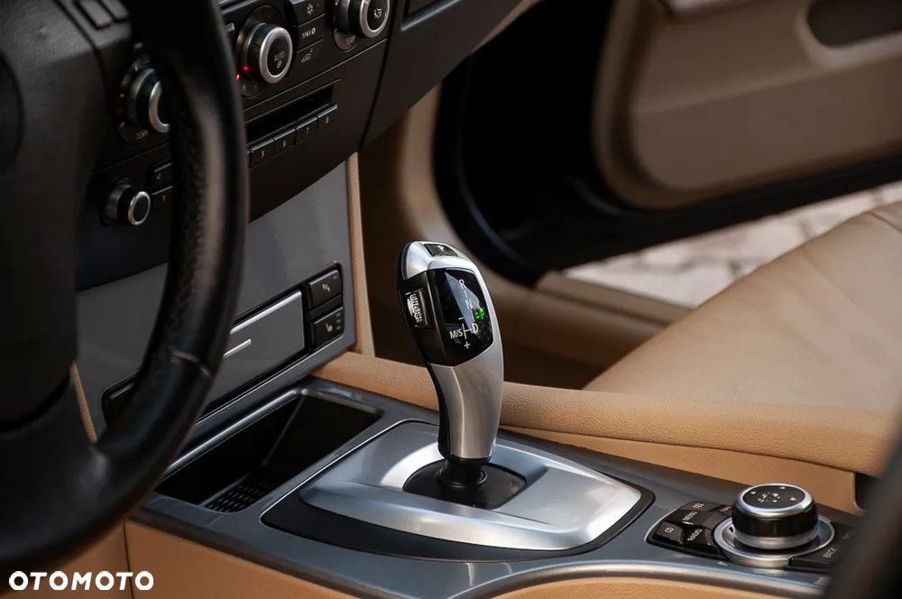 BMW Seria 5 525d - 33
