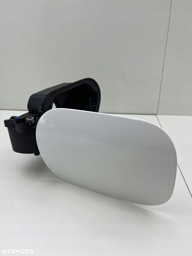 MERCEDES W247 GLB KLAPKA WLEWU PALIWA KOMPLET KOLOR-149 A2476303502