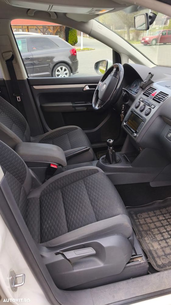 Volkswagen Touran - 10