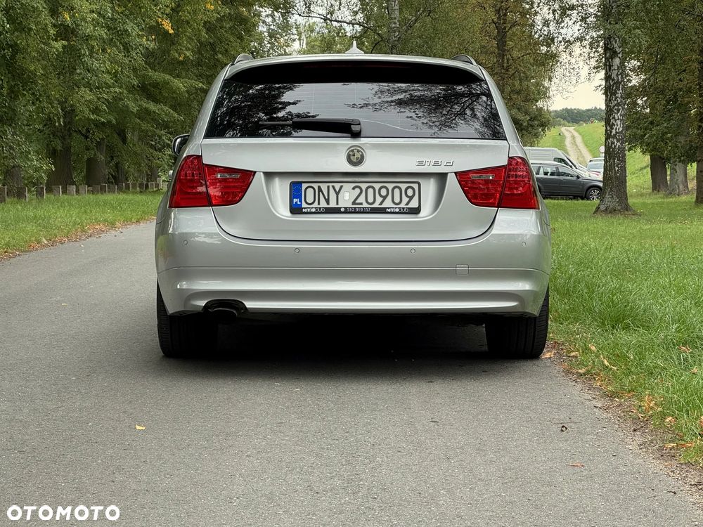 BMW Seria 3 318d - 11