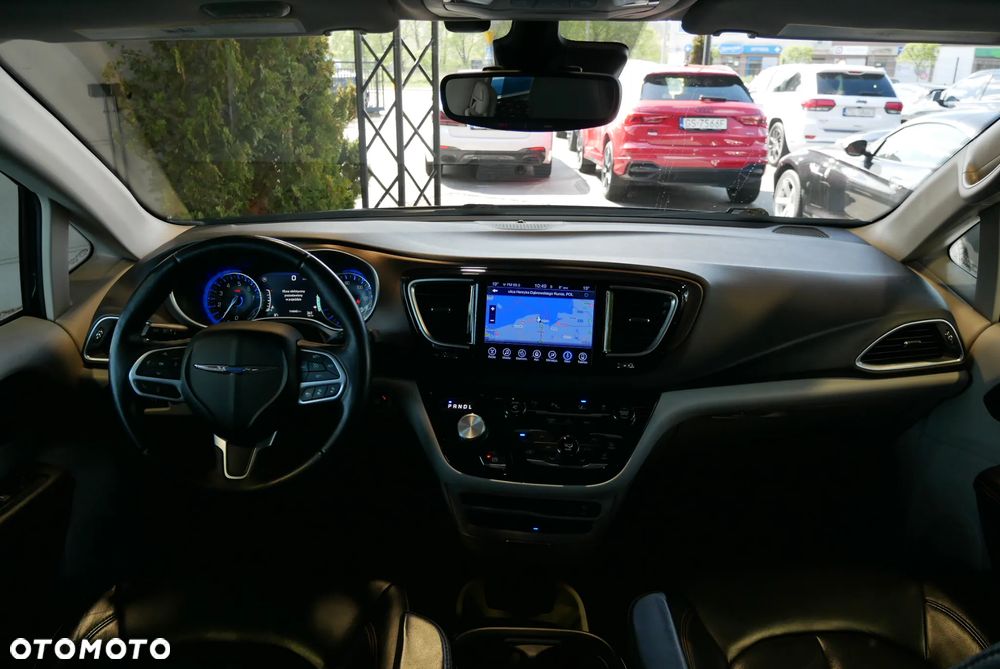 Chrysler Pacifica - 16