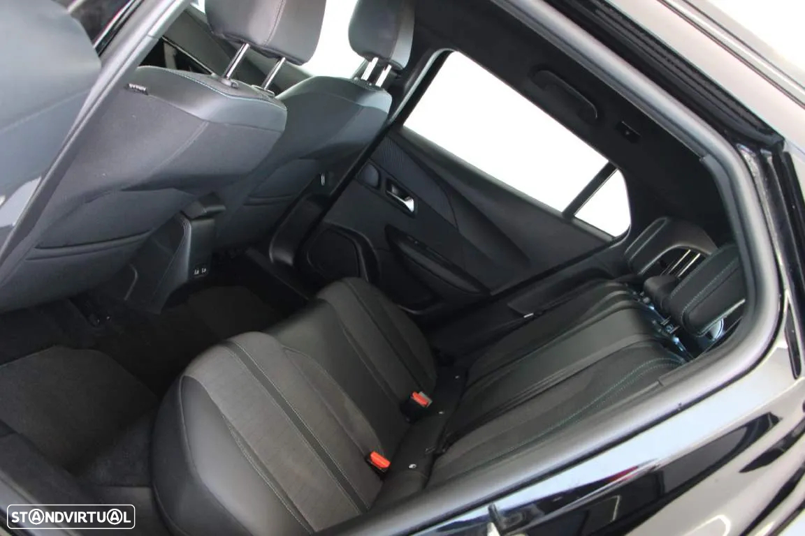 Peugeot 2008 1.2 PureTech Allure EAT8 - 6