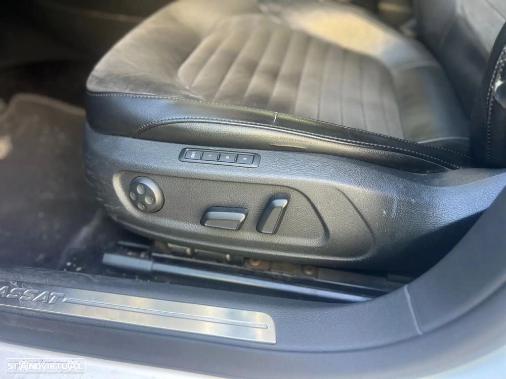 VW Passat Variant 2.0 Blue TDI DSG SCR Highline - 27