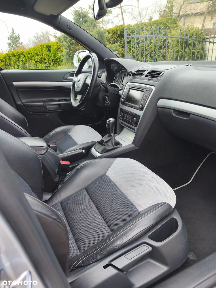 Skoda Octavia 2.0 TDI DPF RS - 17