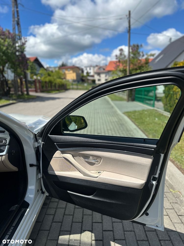 BMW Seria 5 525d xDrive Modern Line - 30