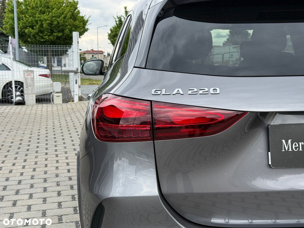 Mercedes-Benz GLA 220 mHEV 4-Matic AMG Line 8G-DCT - 12