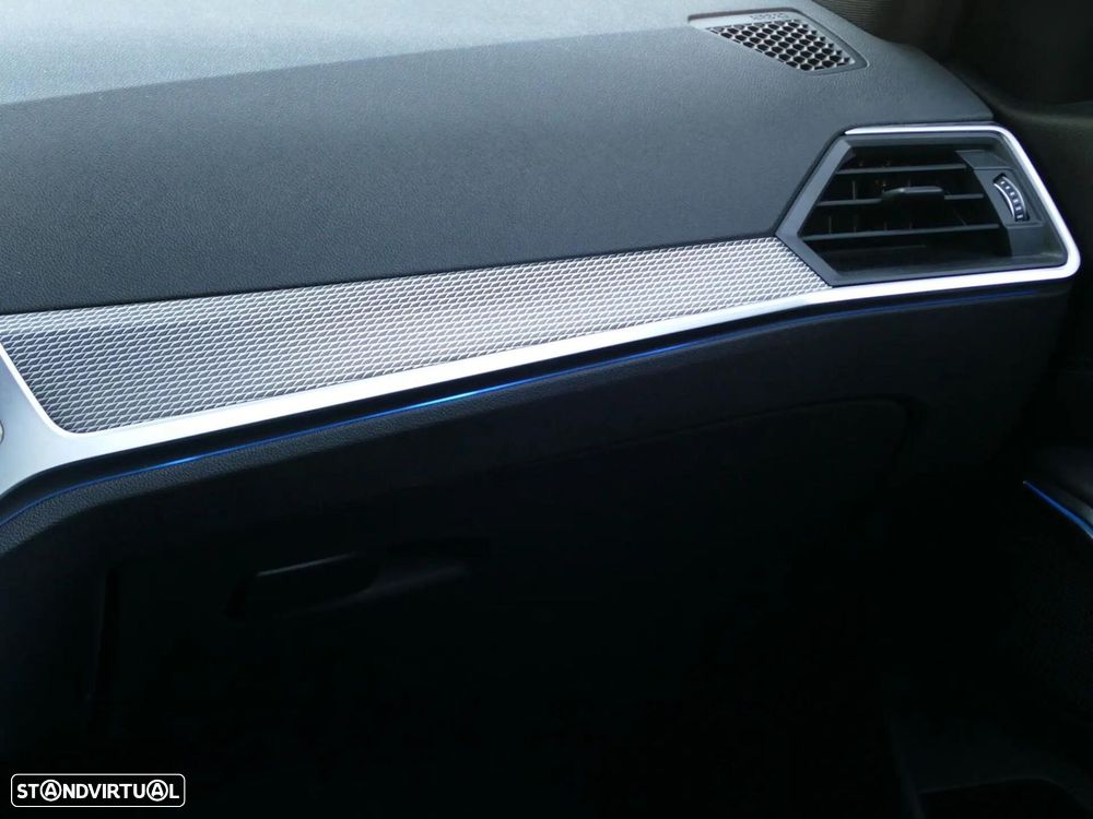 BMW 330 e Pack Desportivo M Auto - 35