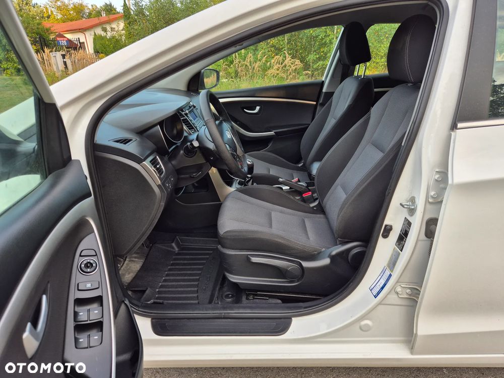 Hyundai i30 ver-1-6-crdi-bluedrive-comfort - 5