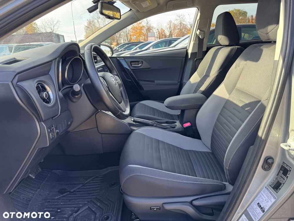 Toyota Auris Touring Sports Hybrid Edition-S - 19