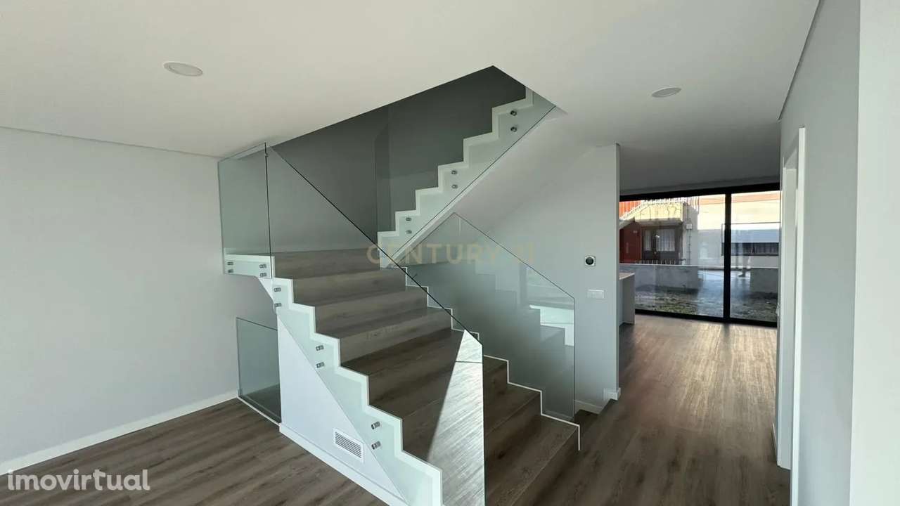 Moradia a estrear na Tv Nova de Currais - Paranhos - Grande imagem: 5/43