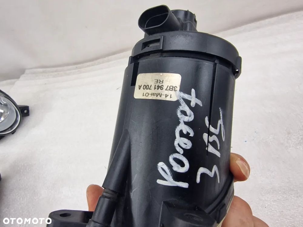 VW PASSAT B5 LIFT 00-05 LEWY / PRAWY HALOGEN , NR 3B7941700A / 3B7941699A  , NR AUKCJI H27 - 10