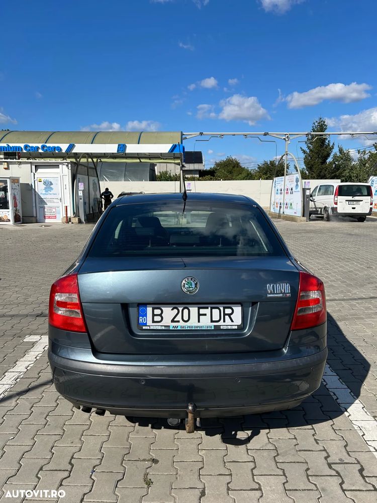 Skoda Octavia 2.0 FSI Ambiente - 8
