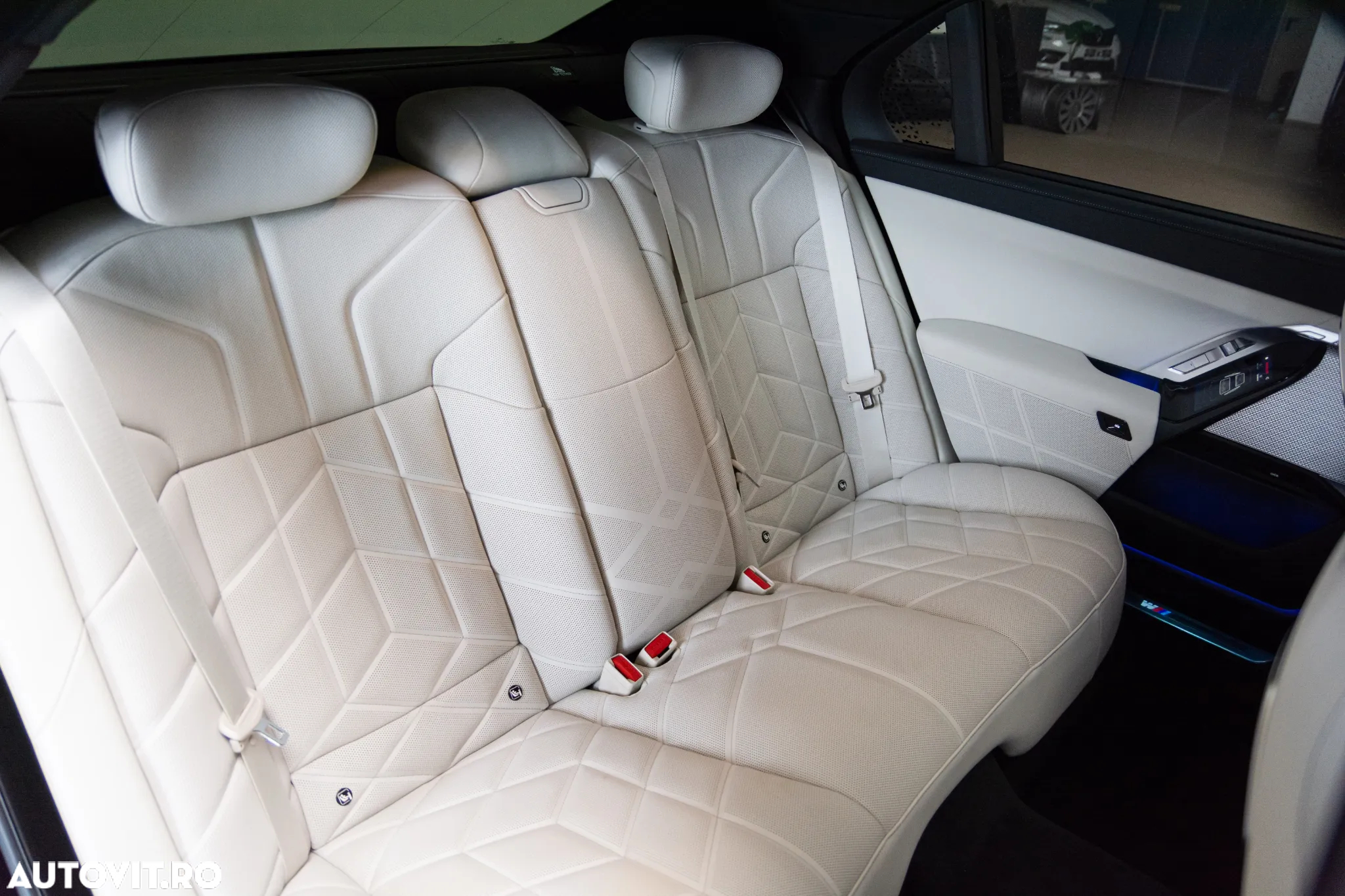 BMW Seria 7 740d xDrive MHEV - 8