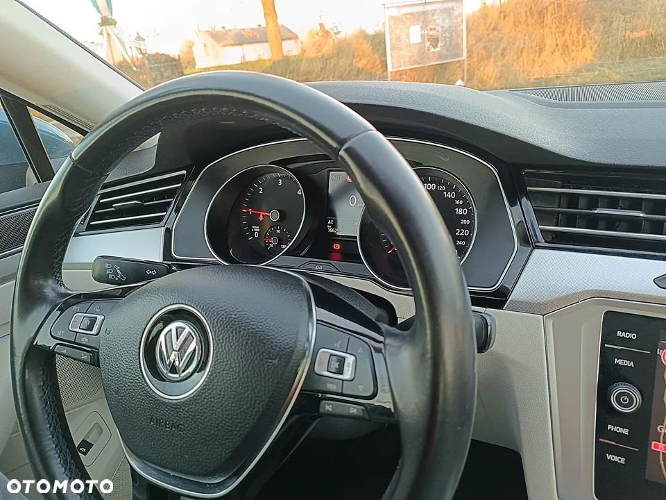 Volkswagen Passat Variant 2.0 TDI BMT Comfortline - 36