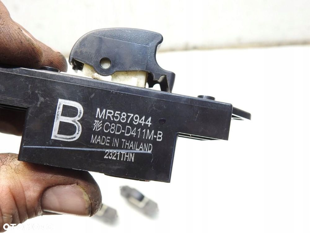 PRZYCISK PRZEŁĄCZNIK PODNOSZENIA SZYB MITSUBISHI ASX 587944 - 7