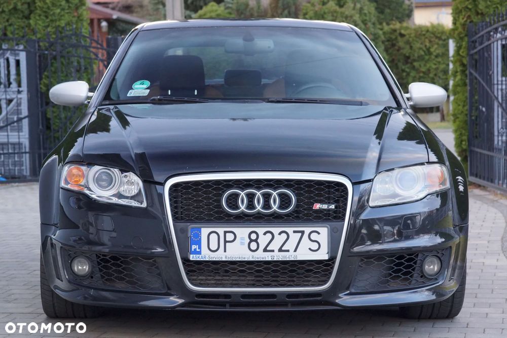 Audi RS4 Limousine - 3