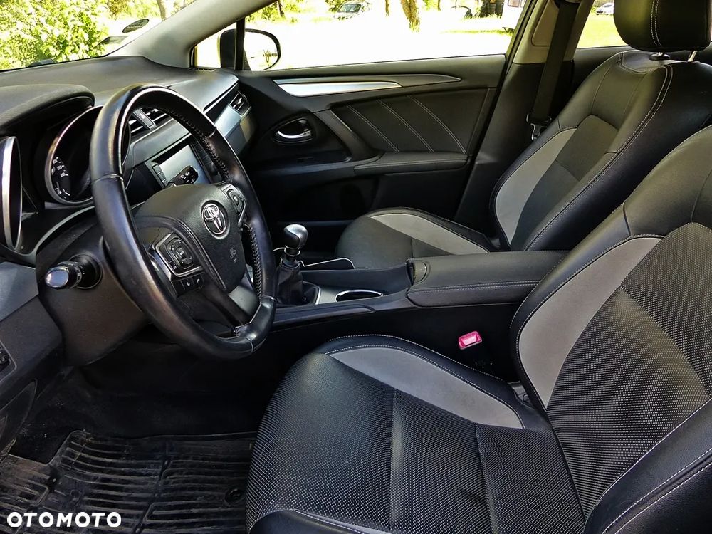 Toyota Avensis 2.0 D-4D Premium - 20