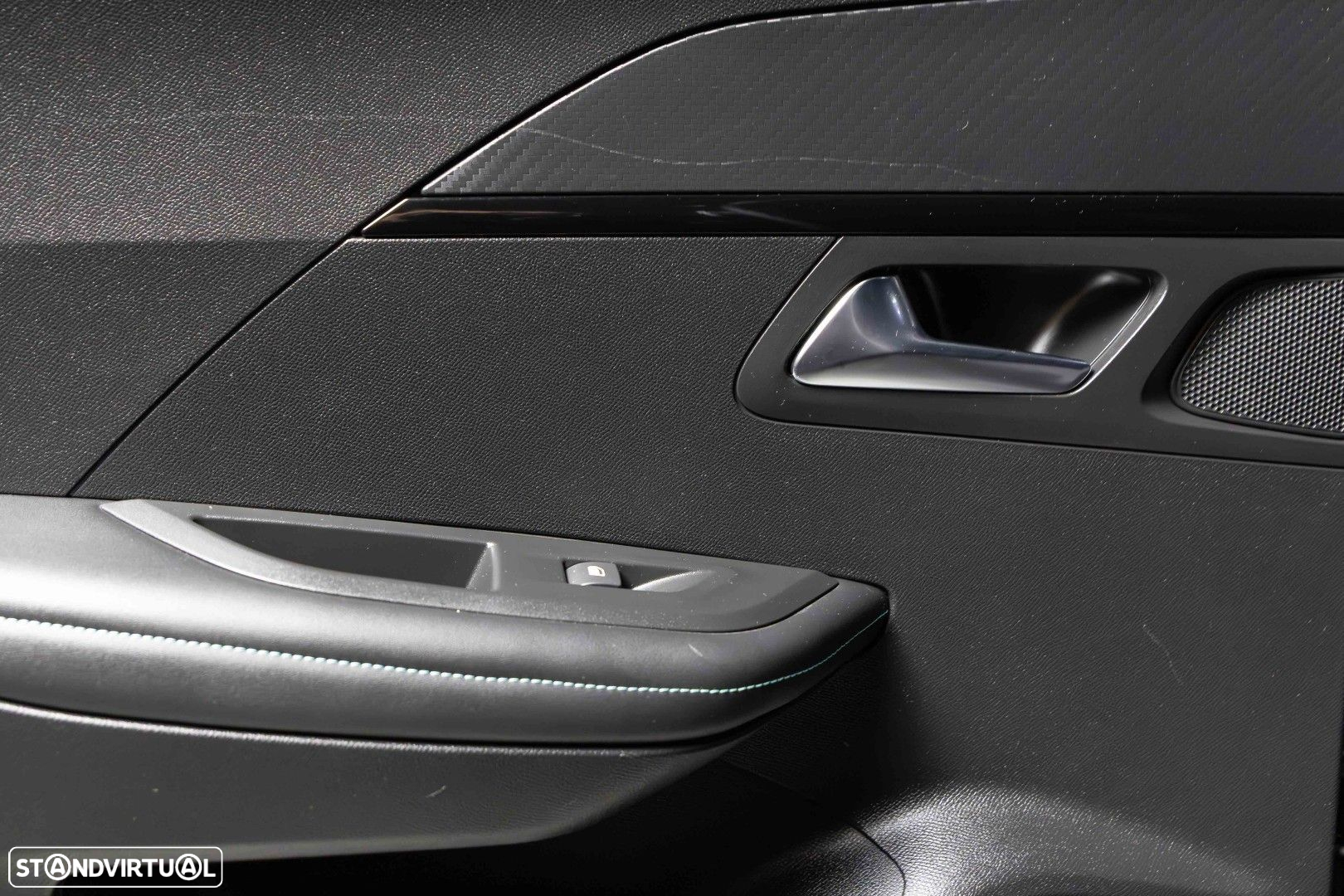 Peugeot 2008 1.2 PureTech Allure Pack EAT8 - 20