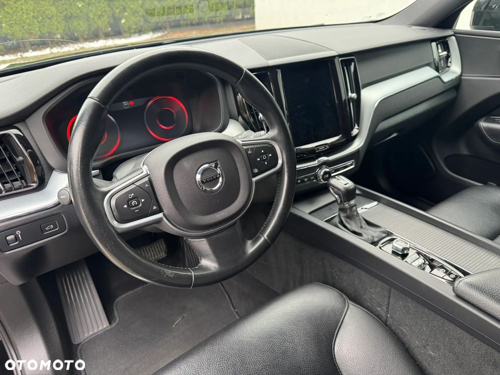 Volvo XC 60 D4 AWD Geartronic RDesign - 27