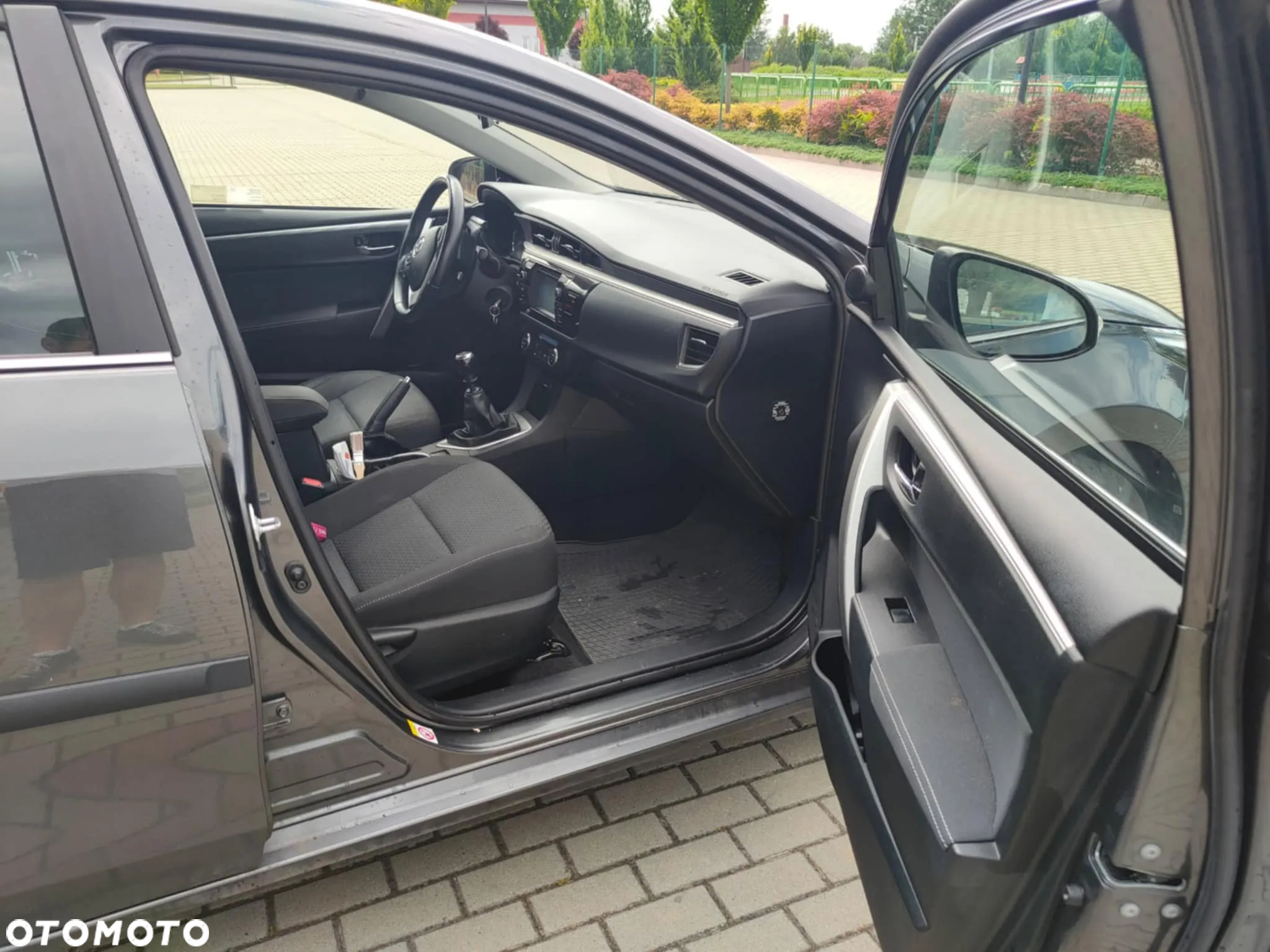 Toyota Corolla 1.6 Premium + - 8