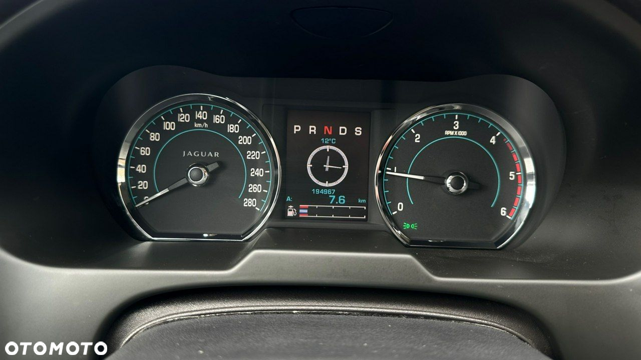 Jaguar XF 2.2 D Luxury - 21