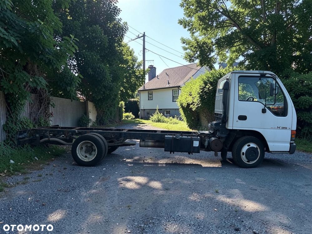 Isuzu NKR-77 - 4
