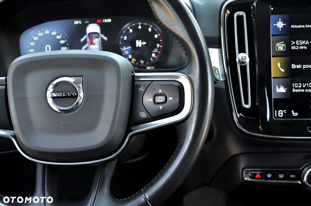 Volvo XC 40 T3 Momentum Pro - 29