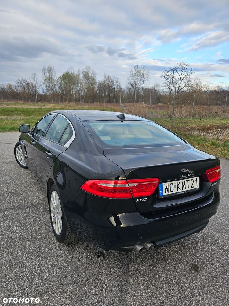 Jaguar XE - 4