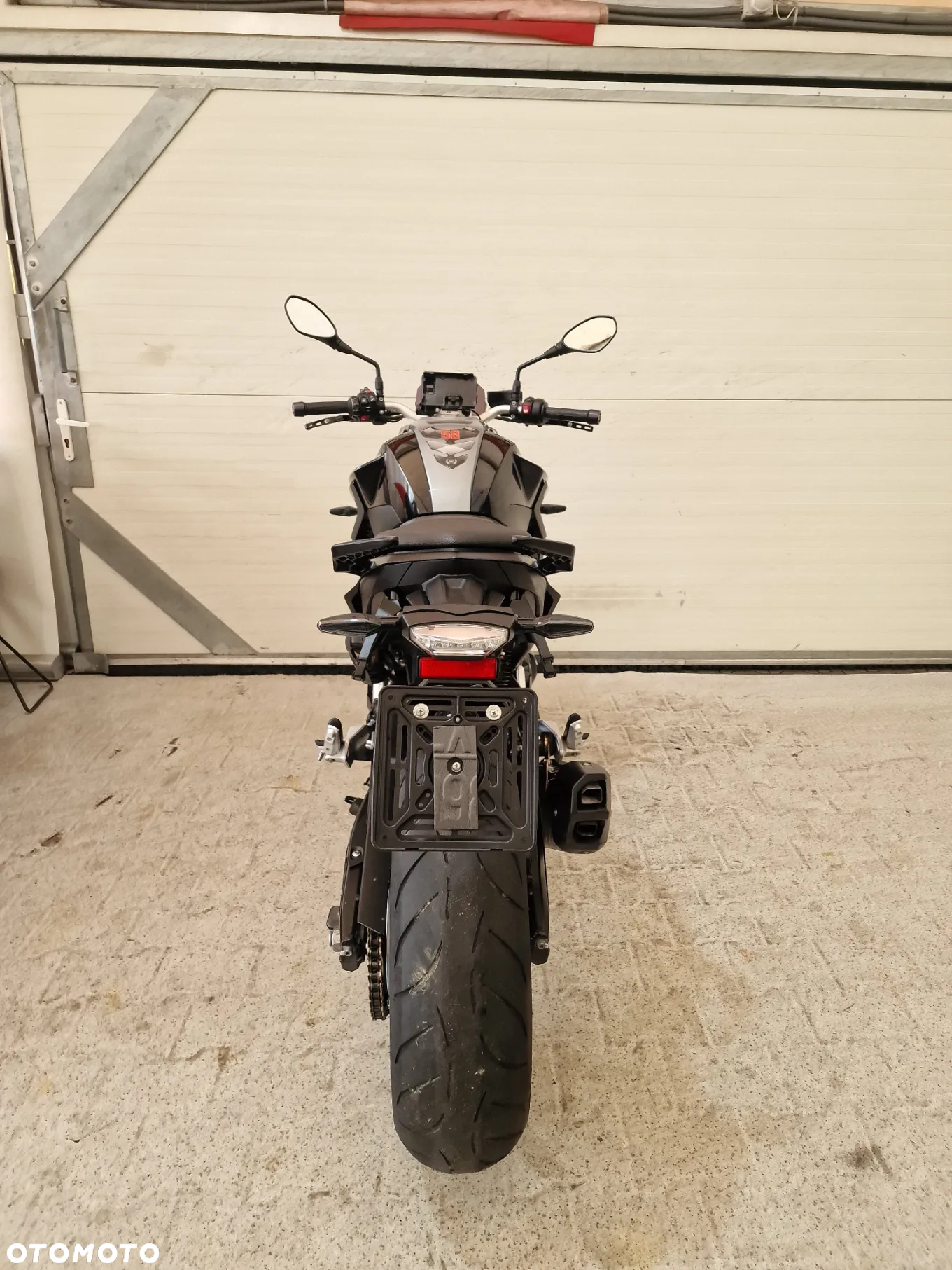 BMW F - 25