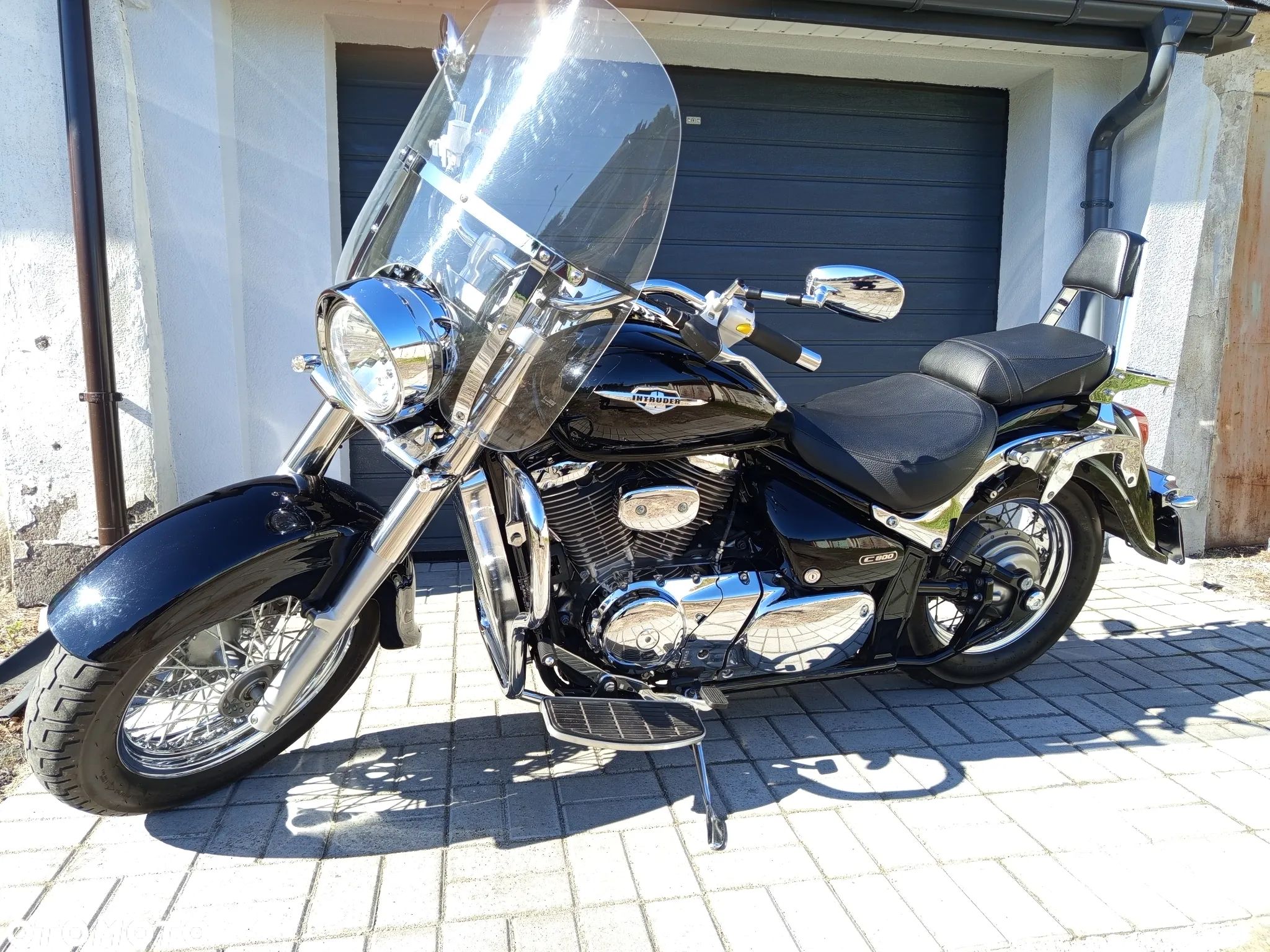 Suzuki Intruder - 1