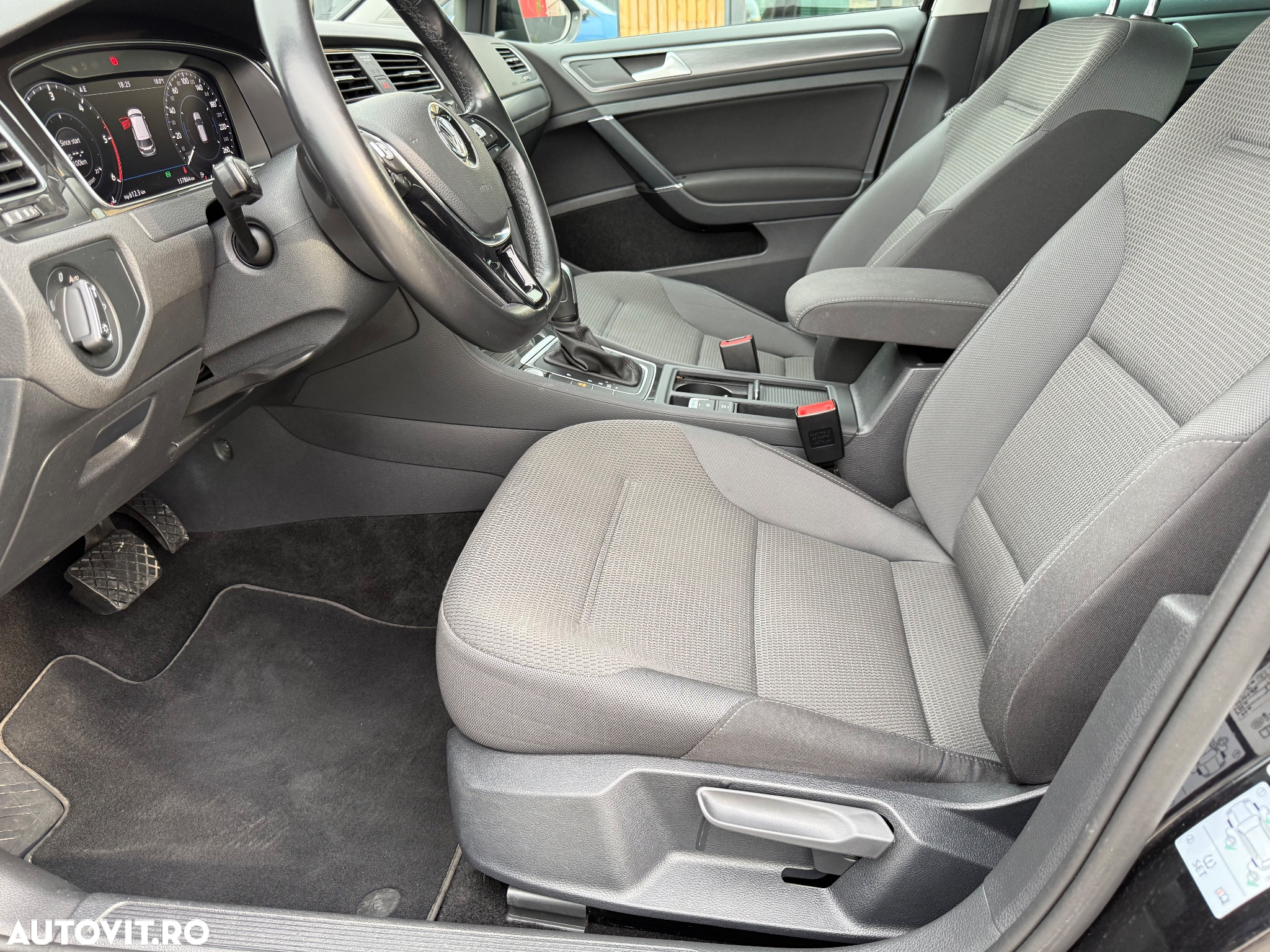 Volkswagen Golf 2.0 BlueTDI DSG Comfortline - 13